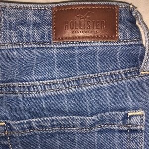 Hollister Ultra High Waist Mom Jeans